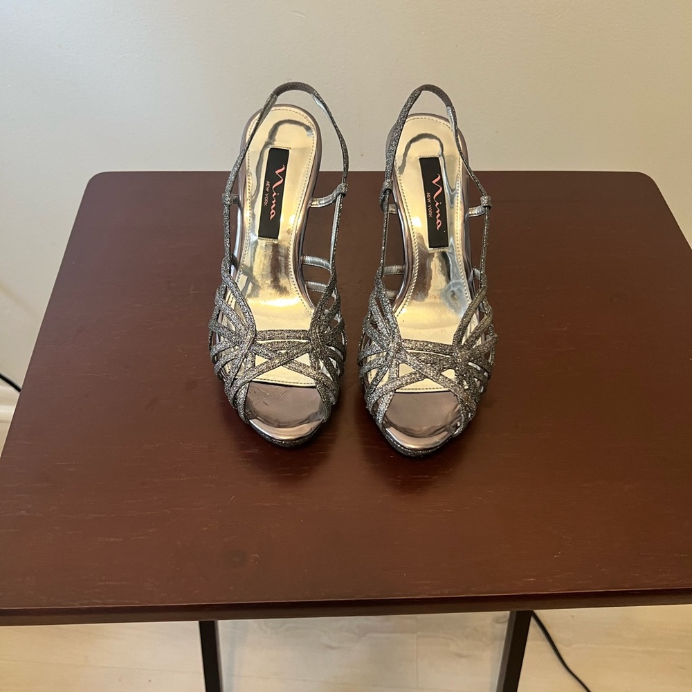 Nina New York Silver Glitter Stiletto Heel (4") Strappy Sling Back Size 7